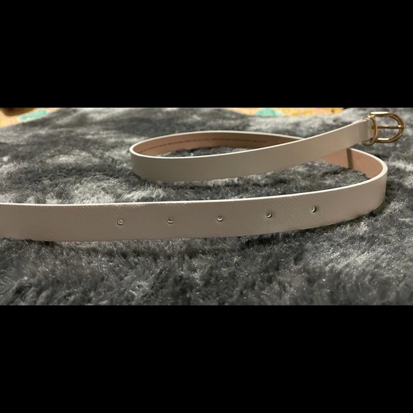 H&M White Belt - 5 holes white textured NEW  NWOT - Picture 3 of 3